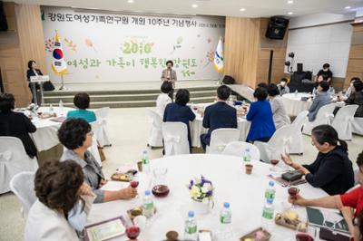 연구원 개원 10주년 기념 행사 축하 건배(2020.6.23)